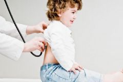 小孩指甲發(fā)白是怎么回事？小孩指甲發(fā)白是什么原因呀？[圖]