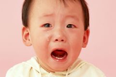 眼睛看東西有黑點有漂浮物？看東西眼睛里有黑點怎么回事？[圖]