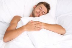 睡覺裸睡好還是穿睡衣好？穿睡衣睡覺好還是裸睡好？[圖]
