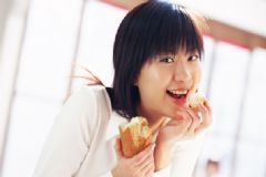 來月經(jīng)飲食怎么調(diào)理？月經(jīng)期飲食怎么調(diào)理？[圖]