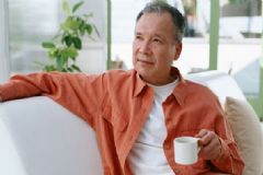 骨質(zhì)疏松的信號(hào)有哪些？骨質(zhì)疏松要注意什么？[圖]