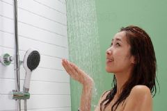 早上洗澡好嗎？早上洗澡的好處與壞處[圖]