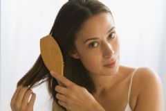 女性脫發(fā)是什么原因？女性脫發(fā)怎么辦？[圖]