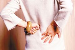 早期骨質(zhì)疏松的表現(xiàn)有哪些？骨質(zhì)疏松怎么辦？[圖]