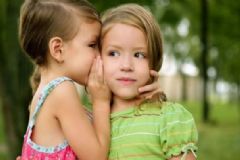 孩子膽小內(nèi)向怕事怎么辦？孩子膽小內(nèi)向不自信怎么辦？[多圖]