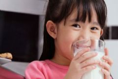 9歲女孩能和豆?jié){嗎？9歲女孩和豆?jié){好不好？[多圖]