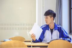 喜歡的男生不主動(dòng)找我？喜歡一個(gè)男生應(yīng)該主動(dòng)嗎？[多圖]
