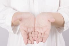 冬天手冷出汗是什么原因？冬天手冷出汗是怎么回事？[多圖]