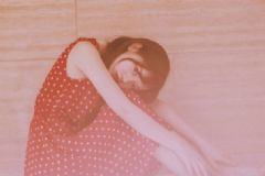 14歲胸部會下垂嗎？14歲乳房下垂怎么矯正？[多圖]