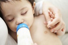 寶寶喝奶粉上火怎么辦？嬰兒吃奶粉上火如何調(diào)理？[圖]