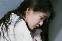 16歲女孩掉頭發(fā)正常嗎？16歲女生掉頭發(fā)嚴(yán)重怎么辦？[多圖]