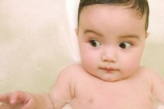 寶寶長牙怎么喂奶？寶寶長牙怎么母乳喂養(yǎng)？[圖]