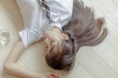 17歲女生生理期肚子痛怎么辦？17歲生理期痛經(jīng)怎么辦？[多圖]