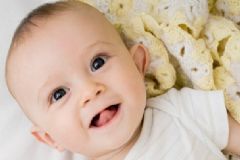 新生兒黃疸能吃母乳嗎？新生兒黃疸吃母乳有關系嗎？[圖]