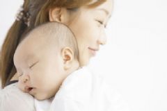 新生兒睡眠不安穩(wěn)是怎么回事？新生兒睡覺(jué)不踏實(shí)是什么原因？[圖]