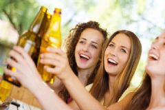 喝了過期的啤酒會(huì)怎樣？喝過期啤酒有什么危害？[圖]