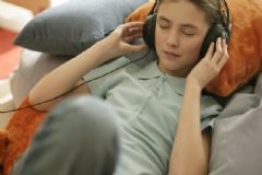 13歲女孩可以裸睡嗎？女孩裸睡要不要穿內(nèi)衣？[多圖]