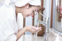 17歲的女生祛痘用什么洗面奶？17歲的女生用什么洗面奶祛痘？[多圖]