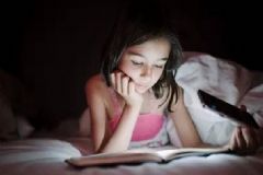 熬夜會導(dǎo)致月經(jīng)提前嗎？熬夜會導(dǎo)致內(nèi)分泌失調(diào)嗎？[多圖]