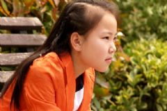 10歲女孩胸部發(fā)育正常嗎？10歲女孩胸部發(fā)育了影響長高嗎？[多圖]