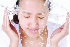 夏季怎樣預(yù)防皮膚?。咳绾晤A(yù)防夏天皮膚??？[圖]