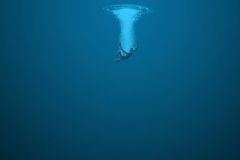 智商不夠拿命湊 喝酒后落水會(huì)淹死嗎？[多圖]