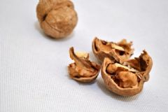 老人吃核桃好不好？老年人吃核桃的好處[多圖]
