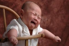 寶寶睡覺突然大哭是什么原因？寶寶睡覺突然哭起來怎么回事？[圖]