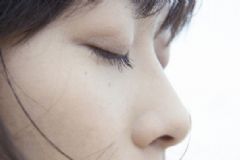 眼睛睜不開(kāi)怎么辦？眼睛睜不開(kāi)是怎么回事？[多圖]