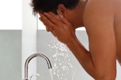 皮膚差的男生怎么洗臉？皮膚差的男人晨起別用清水洗臉？[圖]