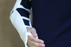 骨折多久可以喝酒？骨折可以喝藥酒嗎？[圖]