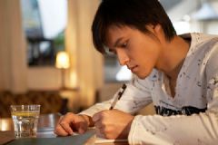 寫字手抖怎么克服？寫字手發(fā)抖是怎么回事？[多圖]
