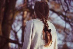 我初一喜歡一個(gè)女孩怎么辦？女生喜歡一個(gè)女生正常嗎？[多圖]