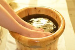 艾草泡腳治宮寒嗎？宮寒用艾草泡腳好嗎？[圖]