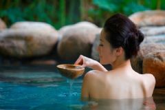 夏天泡溫泉有什么好處？夏天泡溫泉好不好？[圖]