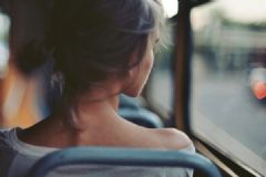女子地鐵抓偷拍色狼 女生遇到色狼怎么辦？[多圖]
