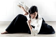女生學(xué)空手道還是跆拳道比較好？女生學(xué)什么防身術(shù)比較好？[多圖]