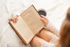 上廁所看書好不好？上廁所看書的危害[圖]