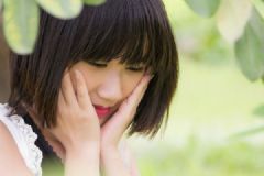 怎么讓男生知道我喜歡他？如何讓男生知道自己喜歡他呢？[多圖]