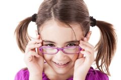 我15歲能戴隱形眼鏡嗎？來月經(jīng)的時候能戴隱形眼鏡嗎？[多圖]