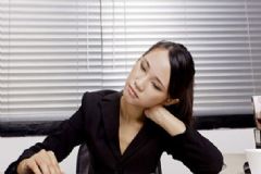 什么習(xí)慣會(huì)加重頸椎問題？頸椎病怎么緩解？[圖]