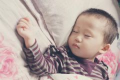 兒童開燈睡覺的壞處有哪些？兒童開燈睡覺有什么壞處？[多圖]