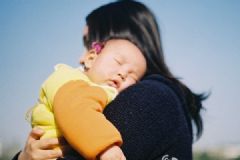 嬰兒睡搖籃床好嗎？嬰兒睡搖籃好不好？[多圖]