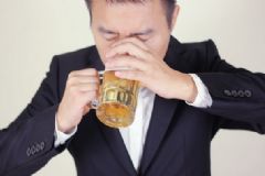 酒精肝的癥狀有哪些？酒精肝要怎么治療？[圖]