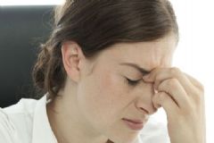 睡眠不足頭痛是什么原因？睡眠不足頭痛吃什么好？[多圖]