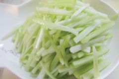 芹菜對感冒有好處嗎？感冒吃芹菜好不好？[多圖]