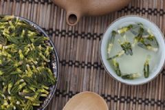 蓮子芯泡茶有什么功效？吃蓮子心有什么好處？[多圖]