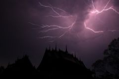 打雷一定會(huì)下雨嗎？下雨之前有什么自然現(xiàn)象？[多圖]