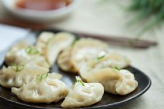 餃子放冰箱里可以放多久？餃子應(yīng)該冷藏還是冷凍？[多圖]