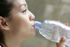 一天喝多少水才算健康？每天喝水要注意些什么？[多圖]